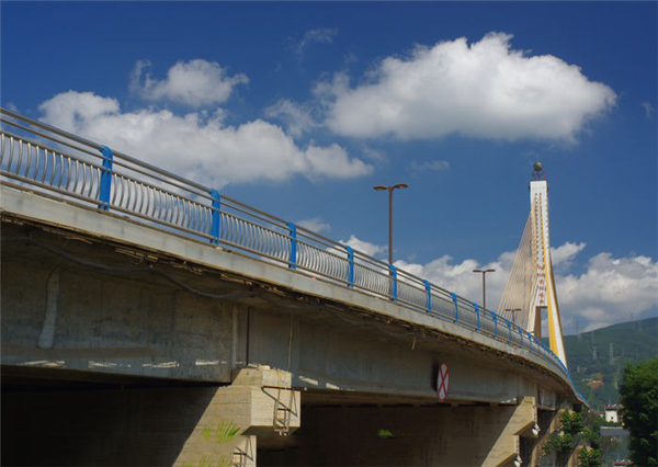东方304不锈钢桥梁护栏：安全、耐用与美观的完美结合