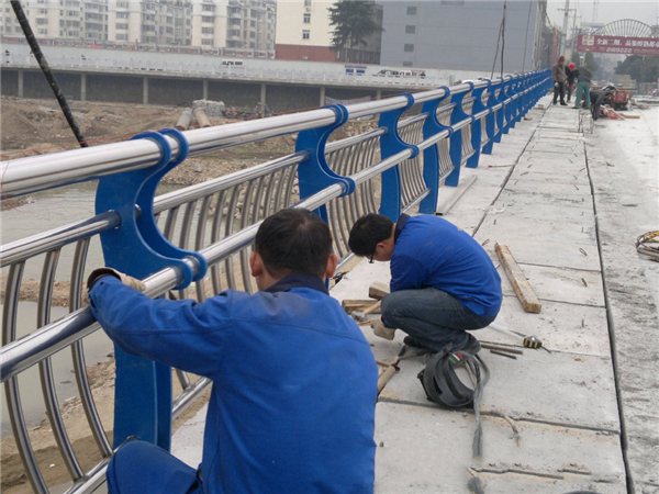 东方不锈钢河道护栏的特性及其在城市景观中的应用