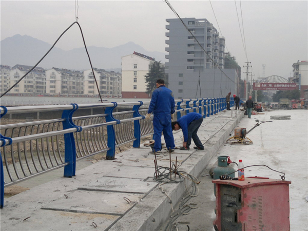东方不锈钢复合管护栏常见问题及解决方案